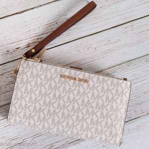 Michael Kors Jet Set Travel Wristlet Wallet